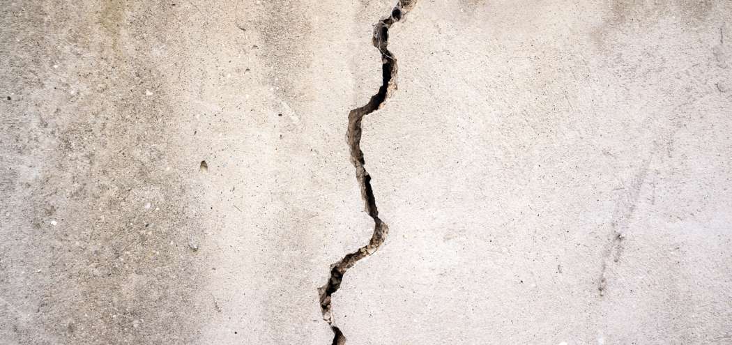 Crack in a wall symbolising the breakdown in trust between marketing and sales due to weak signals